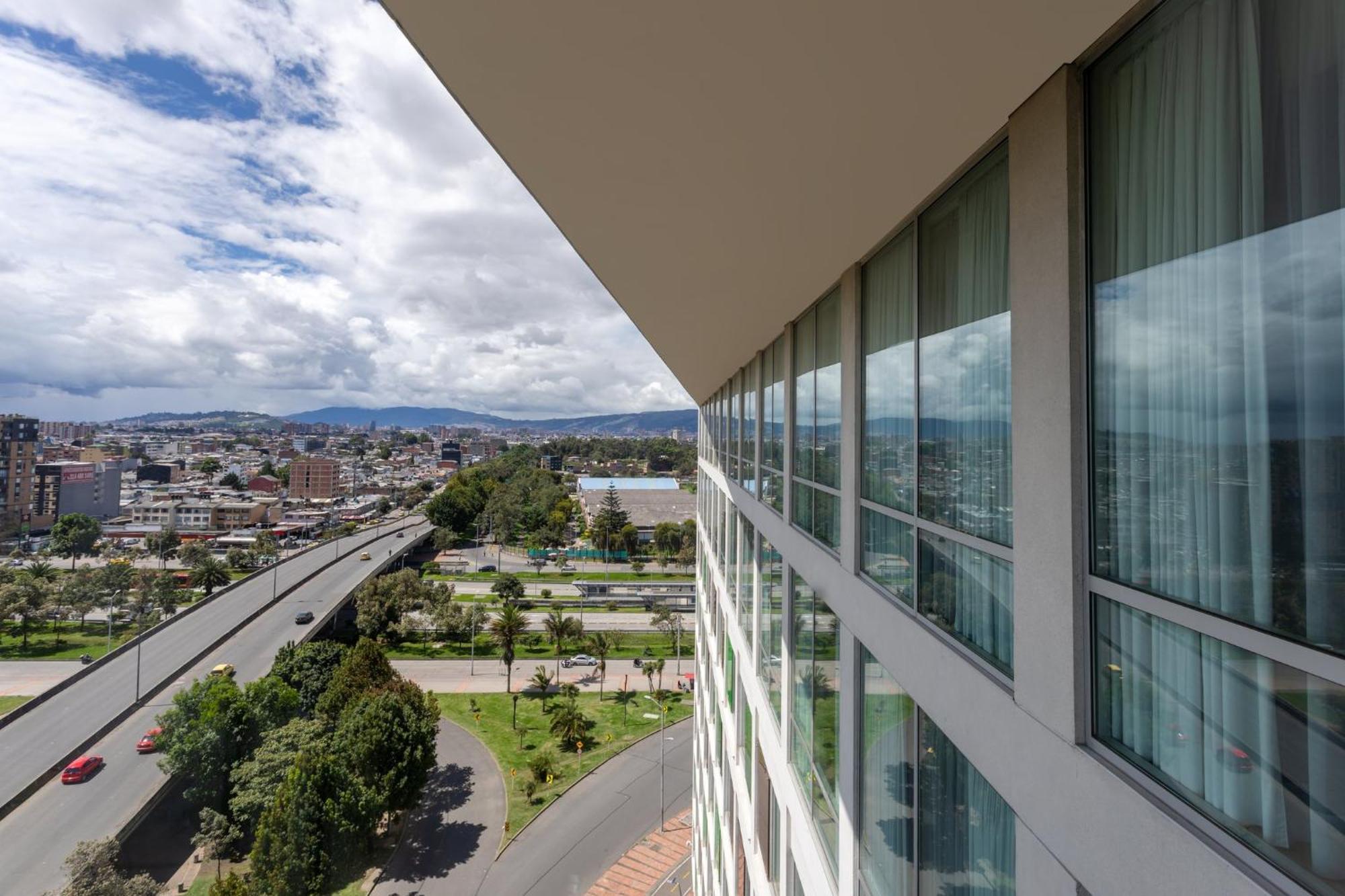 Holiday Inn Bogota Airport, An Ihg Hotel Εξωτερικό φωτογραφία